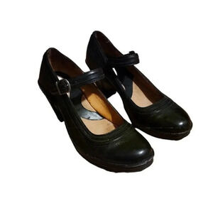 Clarks Artisan Women's Sz 8.5 Black Leather Buckle Strap Pumps Heels Shoes